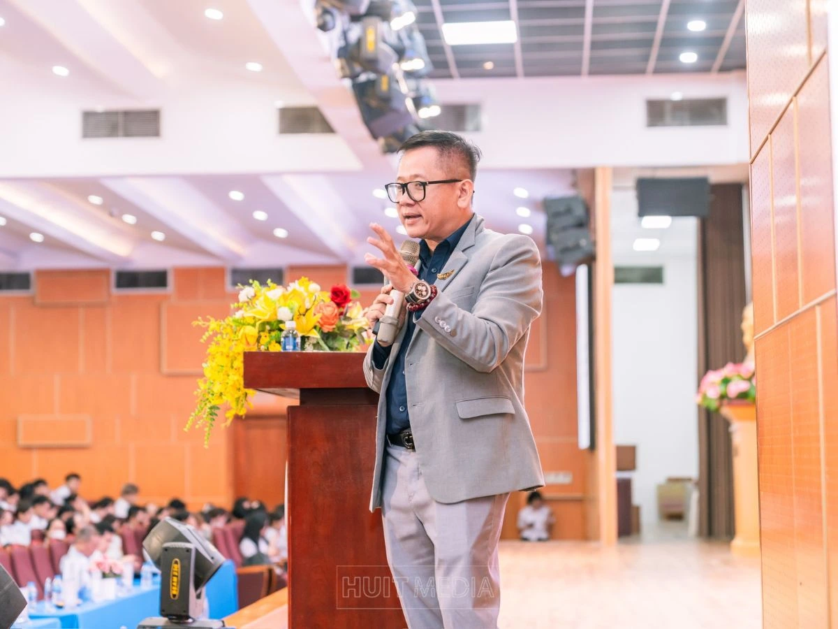 LINK POWER ĐỒNG HÀNH CÙNG SINH VIÊN HUIT QUA TALKSHOW “KỸ NĂNG THÍCH ỨNG MÔI TRƯỜNG DOANH NGHIỆP”